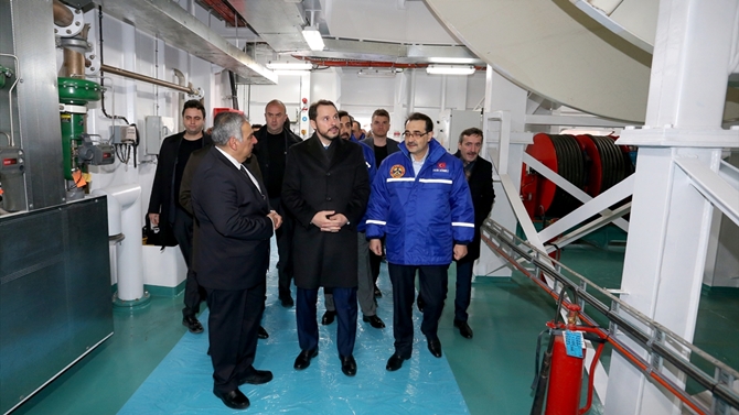 etkb_sismik_gemi_ziyareti_3.jpg etkb_sismik_gemi_ziyareti_3.jpg