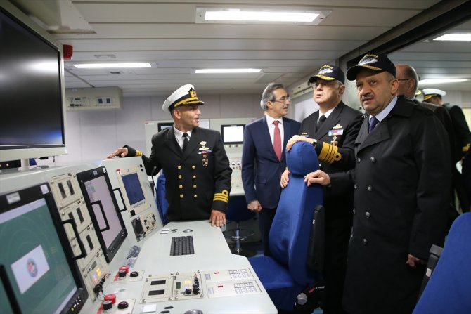 tcg_bayraktar_gemisi_gezildi-001.jpg