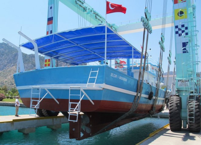 turkiyenin-ilk-sualti-arkeoloji-arastirma-gemisi-selcuk-1-denize-indi-iha-20140618aw121251-3-t.jpg